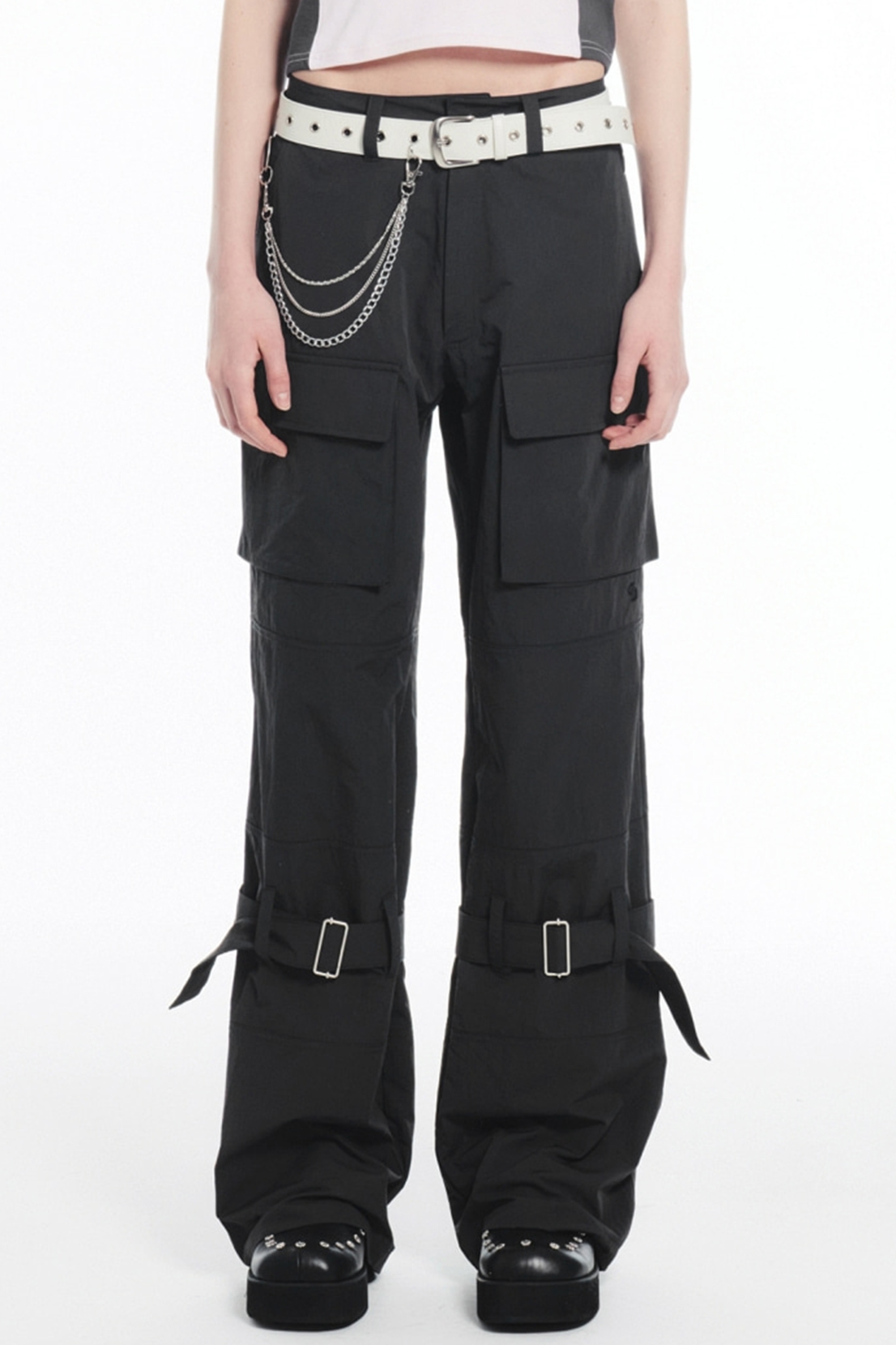 BIND BELTED CARGO PANTS / CHARCOAL, 세릭